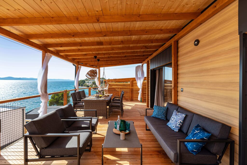 Island of Heron, La Vie est Belle - Domek na wynajem w Chorwacji dla sześciu osób z prywatnym tarasem z którego jest przepiękny widok na morze.